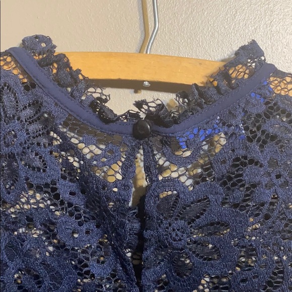 Apt. 9 Navy Blue Formal Sleeveless Lacey Blouse M - Picture 4 of 7